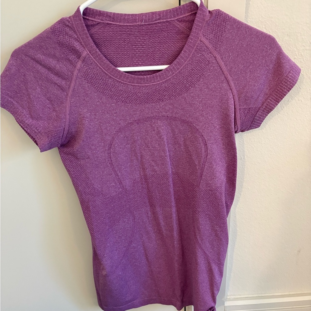 lululemon athletica Violet Short Sleeve Tee